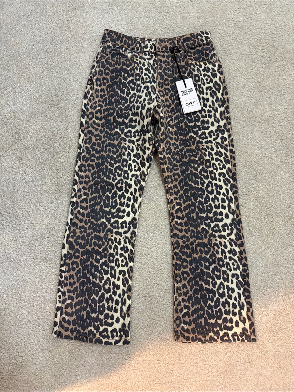 NWT: High Rise mini kick ankle jeans leopard print